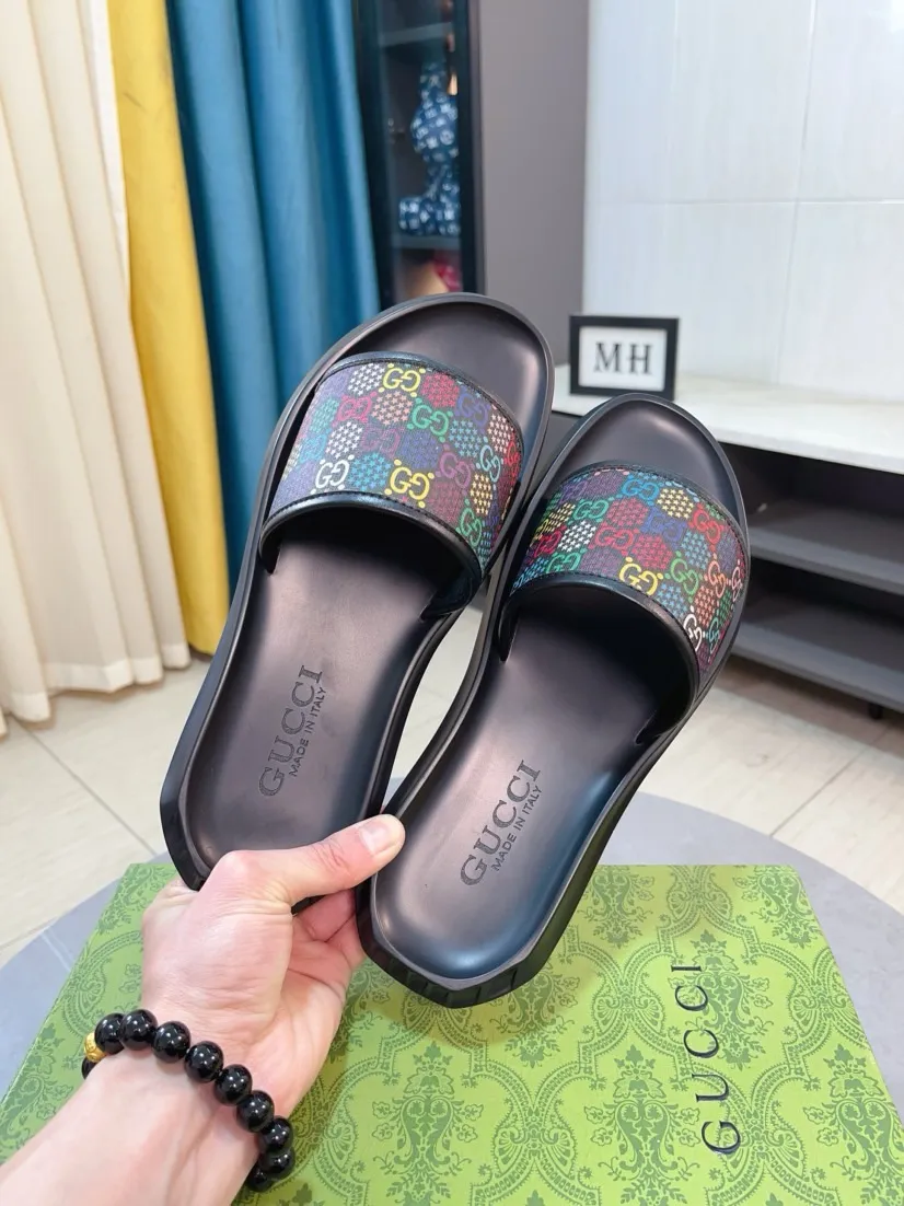 Men's shoes 💰260🌹🌹 (gucci-Gucci) New men's slippers, high-end boutique, made of cowhide, with exquisite embossed logo decoration on the upper, fine workmanship, super soft soles, casual, loose and comfortable, a must-have in summer! \nsize：38-44